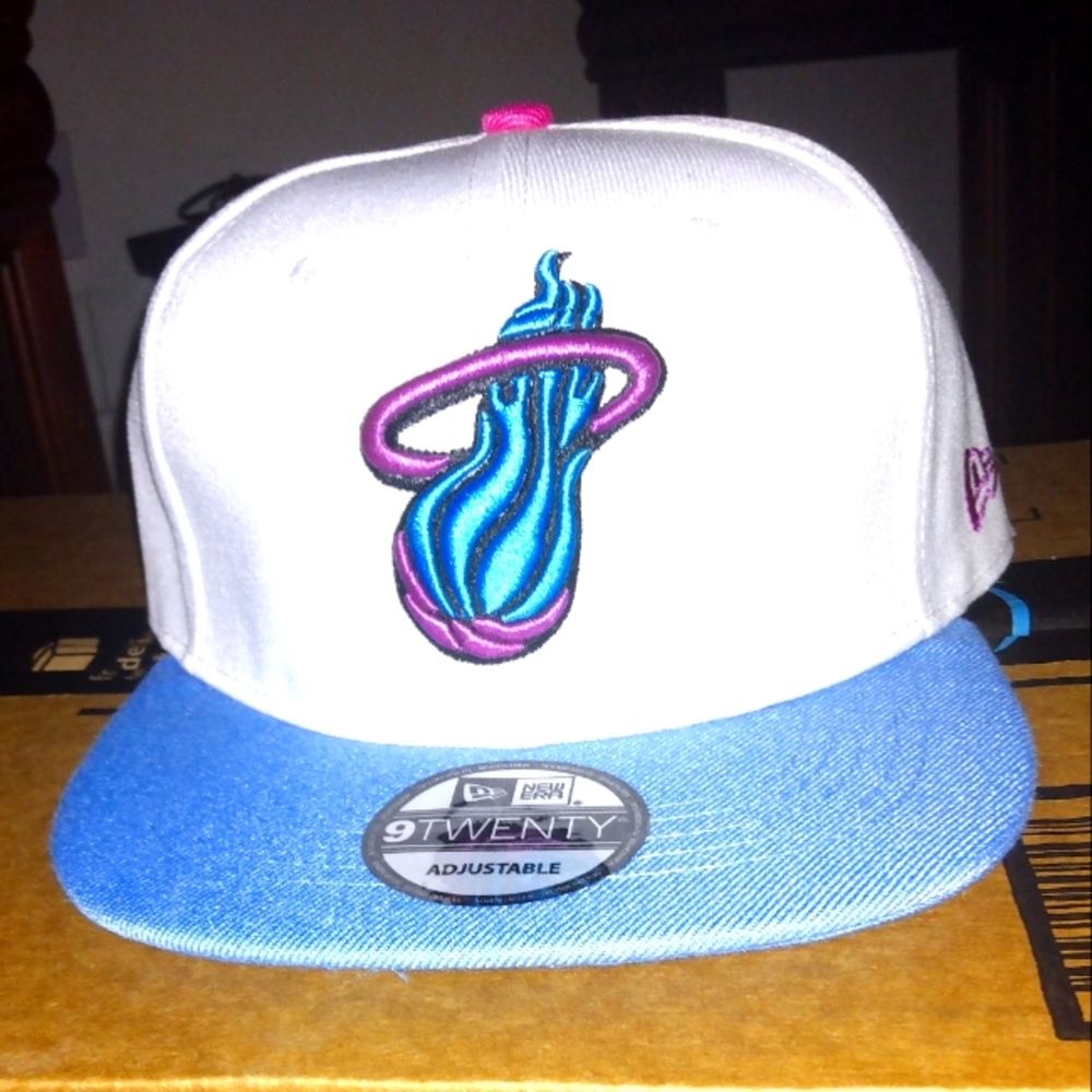 *Brand New Miami Heat snapback!. Vice edition...